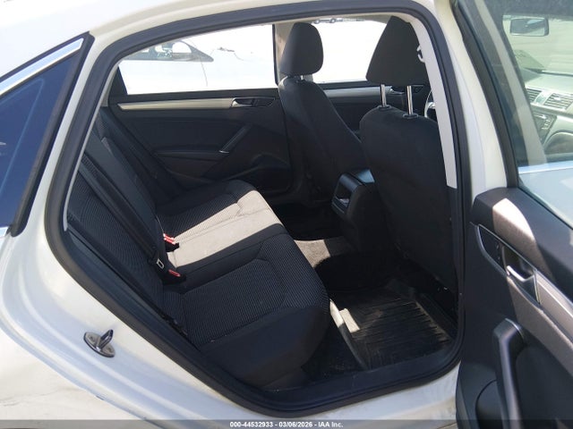 44532933 :رقم المزاد ، 1VWAT7A35HC017915 vin ، 2017 Volkswagen Passat 1.8t S مزاد بيع