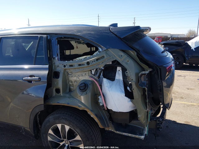 5TDGZRBHXLS522745 Toyota Highlander Xle