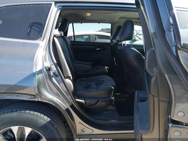 5TDGZRBHXLS522745 Toyota Highlander Xle