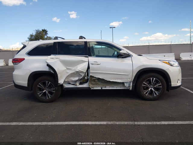 Toyota Highlander Le Plus 2018 5TDZZRFH3JS249440 Image 14