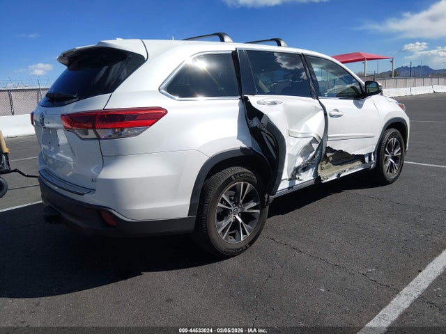 Toyota Highlander Le Plus 2018 5TDZZRFH3JS249440 Image 4