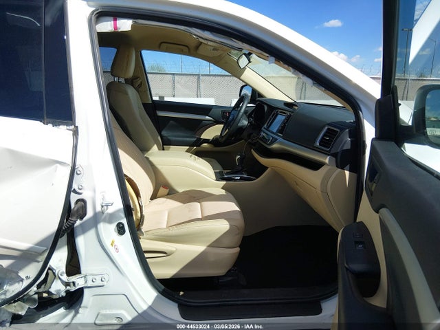 Toyota Highlander Le Plus 2018 5TDZZRFH3JS249440 Image 5
