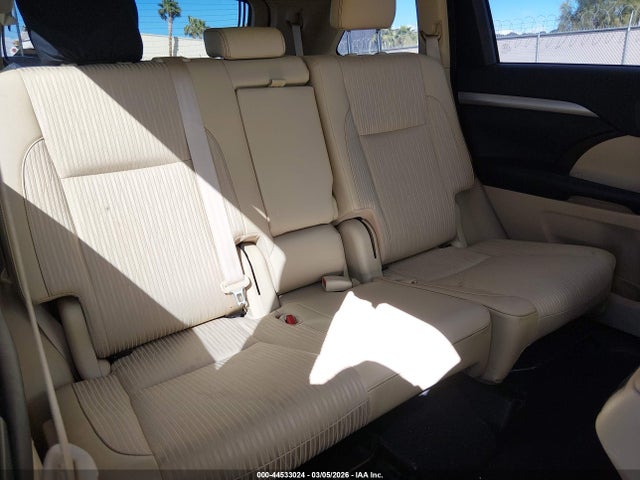 Toyota Highlander Le Plus 2018 5TDZZRFH3JS249440 Image 8