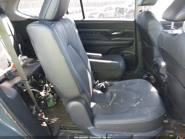 Toyota Grand Highlander Platinum 2024 5TDAAAB52RS050652 Image 8