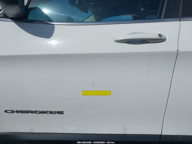 1C4PJLCB0JD560492 Jeep Cherokee Latitude Fwd