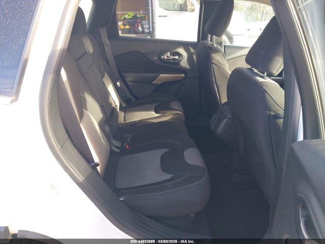 1C4PJLCB0JD560492 Jeep Cherokee Latitude Fwd