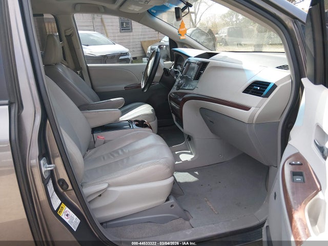 Aukcja sprzedaży 2011 Toyota Sienna Xle, vin: 5TDDK3DC1BS005810, numer aukcji: 44533322