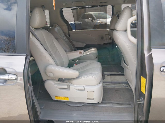 Aukcja sprzedaży 2011 Toyota Sienna Xle, vin: 5TDDK3DC1BS005810, numer aukcji: 44533322