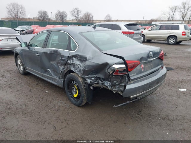44533376 :رقم المزاد ، 1VWAT7A36HC017616 vin ، 2017 Volkswagen Passat 1.8t S مزاد بيع