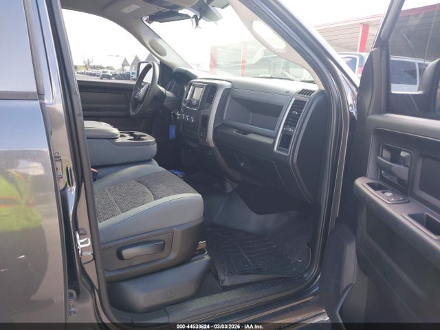 3C6RR7KG4KG619934 RAM 1500 Classic Tradesman 4x4 5&#039;7 Box