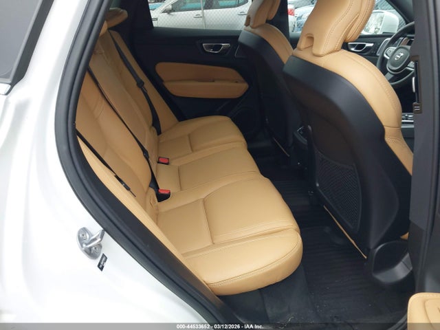 44533652 :رقم المزاد ، YV4L12RA6P1198943 vin ، 2023 Volvo Xc60 B5 Ultimate Bright Theme مزاد بيع