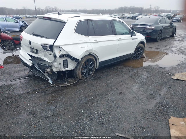 2023 VOLKSWAGEN TIGUAN 3VVMB7AX3PM038055 Photo 3