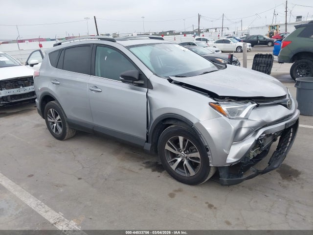 Toyota Rav4 Xle 2017 2T3WFREV4HW352197 Image 1