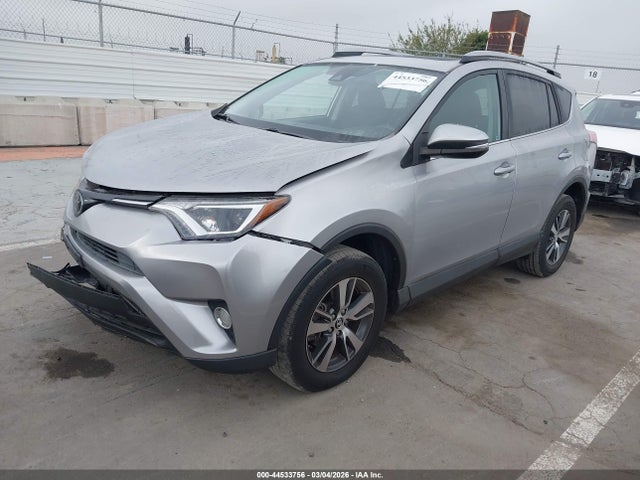 Toyota Rav4 Xle 2017 2T3WFREV4HW352197 Image 2