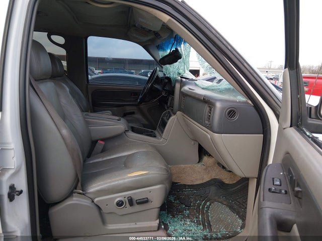 2003 CHEVROLET SUBURBAN 1500 3GNFK16ZX3G258825 Photo 4