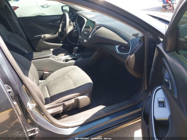 2019 CHEVROLET MALIBU 1G1ZD5STXKF117061 Photo 4