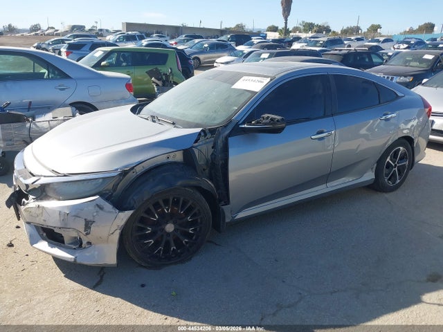 Honda Civic Touring 2016 19XFC1F96GE203070 Image 2