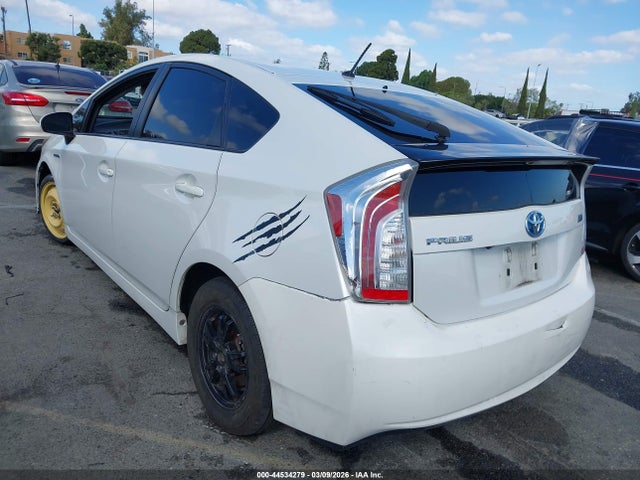 JTDKN3DU7F0450665 Toyota Prius Two