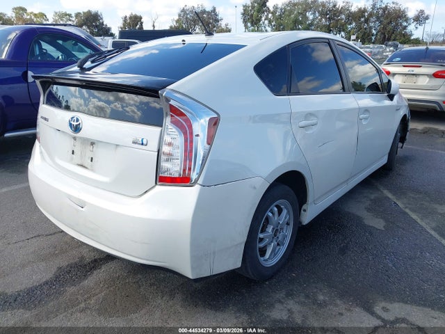 JTDKN3DU7F0450665 Toyota Prius Two