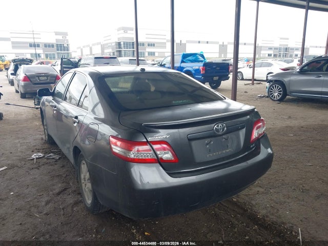 44534480 :رقم المزاد ، 4T4BF3EK8BR100427 vin ، 2011 Toyota Camry Le مزاد بيع