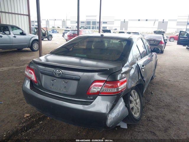 44534480 :رقم المزاد ، 4T4BF3EK8BR100427 vin ، 2011 Toyota Camry Le مزاد بيع