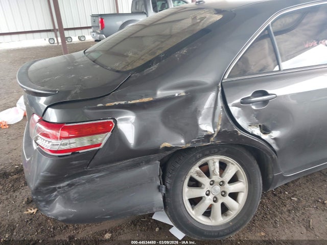 44534480 :رقم المزاد ، 4T4BF3EK8BR100427 vin ، 2011 Toyota Camry Le مزاد بيع
