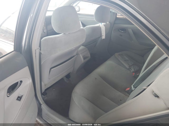 44534480 :رقم المزاد ، 4T4BF3EK8BR100427 vin ، 2011 Toyota Camry Le مزاد بيع