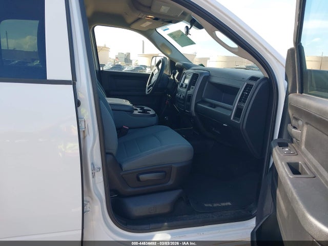 3C63R3GT5HG778491 RAM 3500 Tradesman 4x4 8&#039; Box