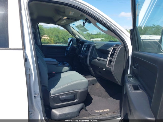 3C63R3GT5HG778491 RAM 3500 Tradesman 4x4 8&#039; Box