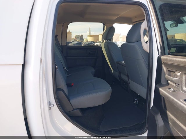 3C63R3GT5HG778491 RAM 3500 Tradesman 4x4 8&#039; Box