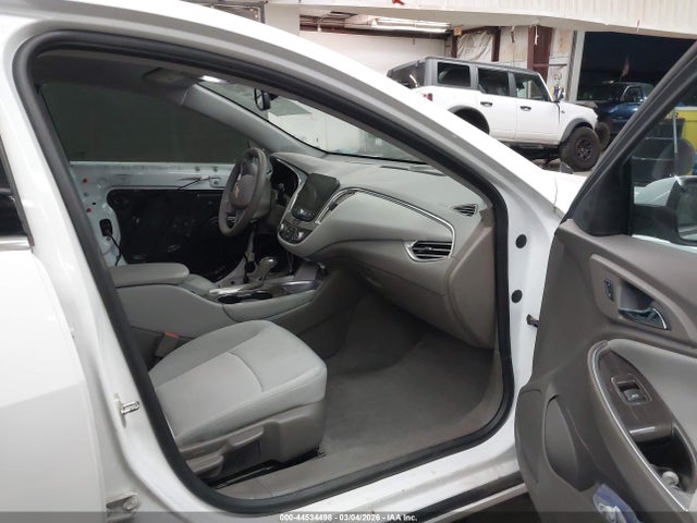 1G1ZE5ST1HF128889 Chevrolet MALIBU 1LT