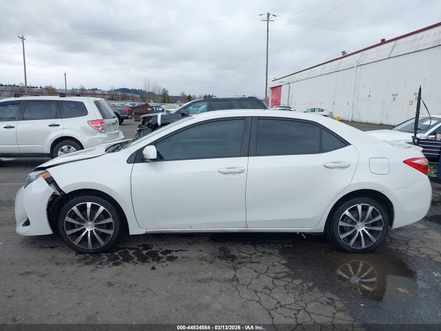 Toyota Corolla Le Eco 2018 5YFBPRHE9JP785795 Image 15
