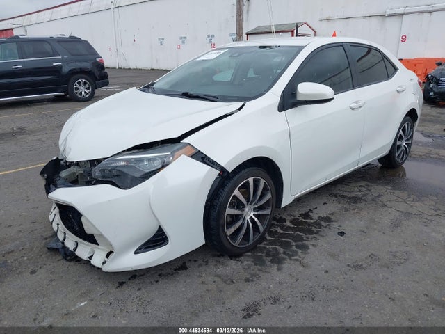 Toyota Corolla Le Eco 2018 5YFBPRHE9JP785795 Image 2