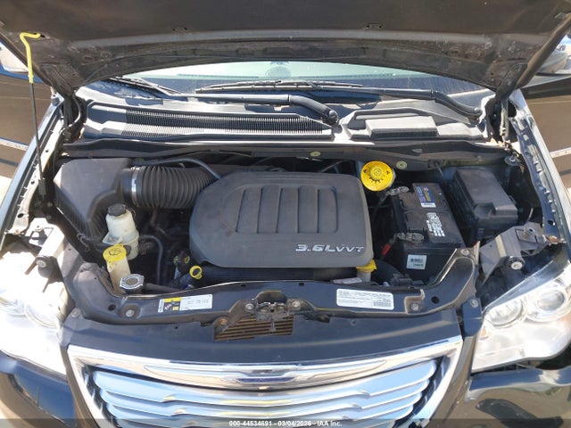 2016 Chrysler Town & Country Limited Platinum მანქანა იყიდება აუქციონზე, vin: 2C4RC1GG9GR132911, აუქციონის ნომერი: 44534691