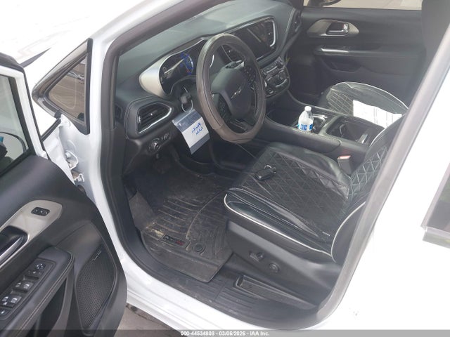 Продажа на аукционе авто 2023 Chrysler Pacifica Hybrid Limited, vin: 2C4RC1S70PR618708, номер лота: 44534808