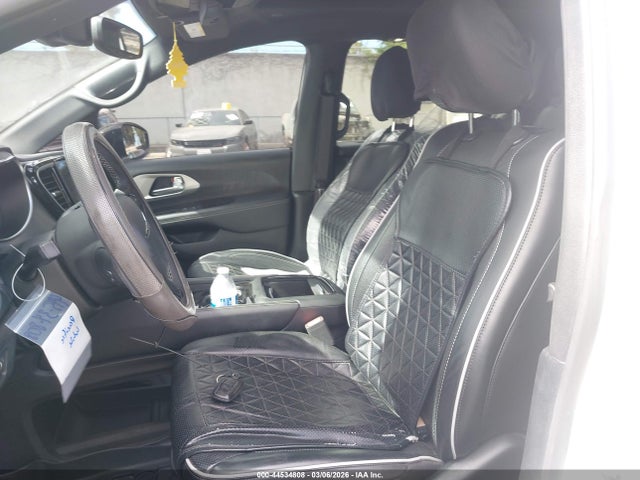 Продажа на аукционе авто 2023 Chrysler Pacifica Hybrid Limited, vin: 2C4RC1S70PR618708, номер лота: 44534808