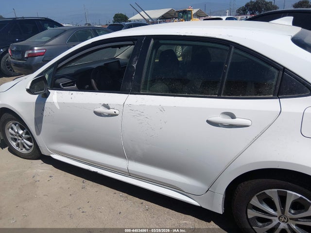 Toyota Corolla Hybrid Le 2022 JTDEAMDE2NJ036693 Image 17