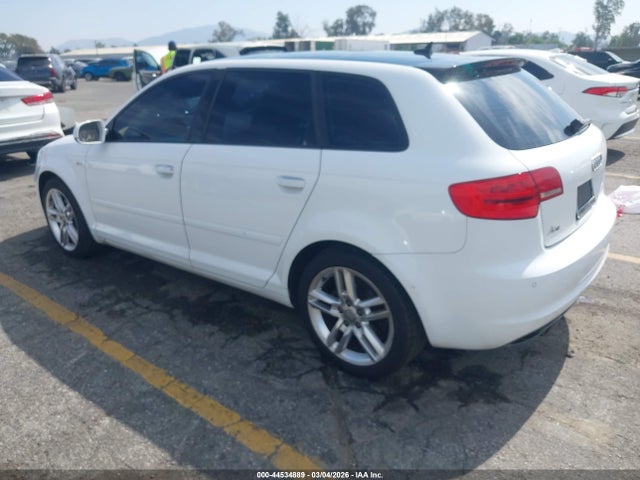 2011 AUDI A3 WAUKJAFM0BA021849 Photo 2