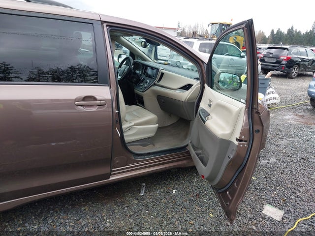 Toyota Sienna Le 8 Passenger 2018 5TDKZ3DC9JS917540 Image 5