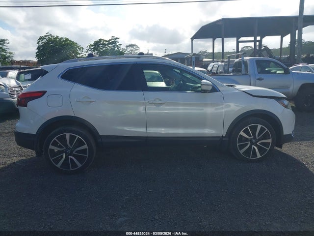 JN1BJ1CR2HW140780 Nissan Rogue Sport Sl