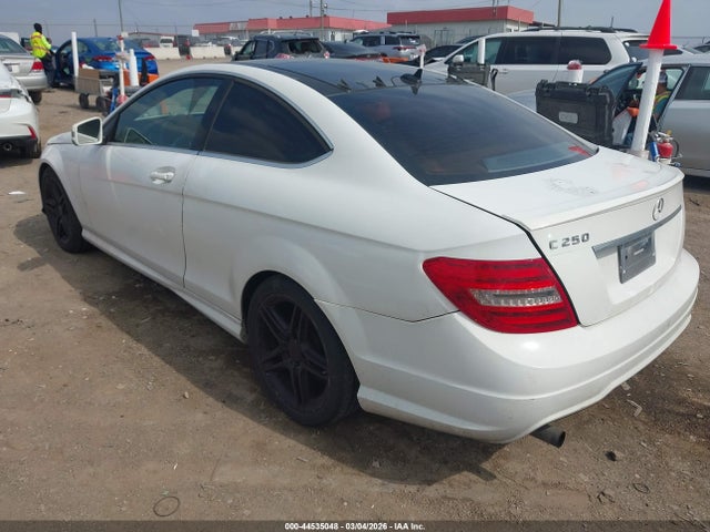 2015 MERCEDES-BENZ C 250 WDDGJ4HBXFG378874 Photo 2