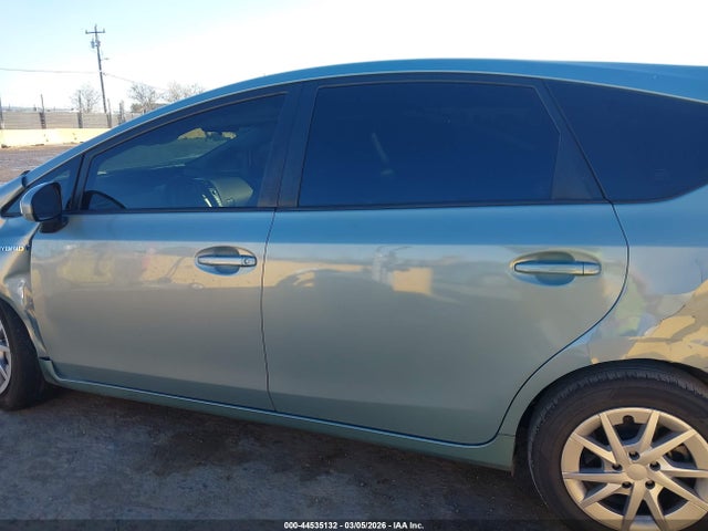 Toyota Prius V Three 2014 JTDZN3EU9EJ012381 Image 14
