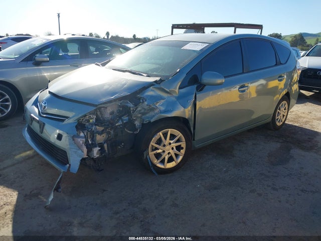 Toyota Prius V Three 2014 JTDZN3EU9EJ012381 Image 2