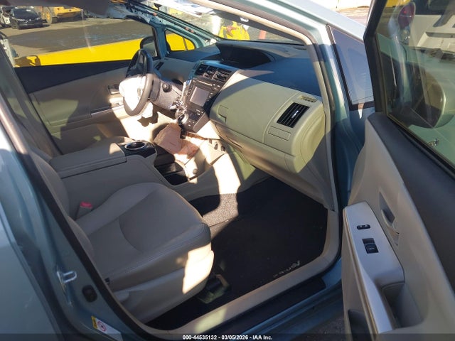Toyota Prius V Three 2014 JTDZN3EU9EJ012381 Image 5