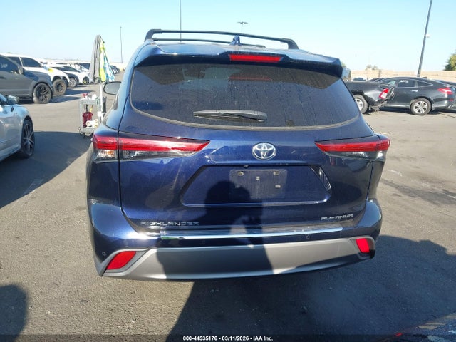 Toyota Highlander Platinum 2022 5TDFZRAH5NS128151 Image 16