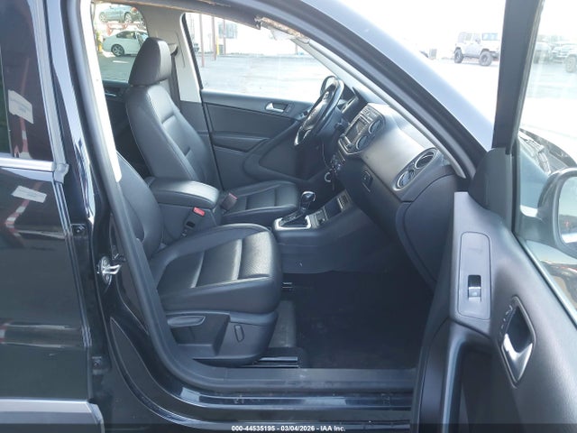 WVGSV7AX9HK021438 Volkswagen Tiguan 2.0t Wolfsburg Edition