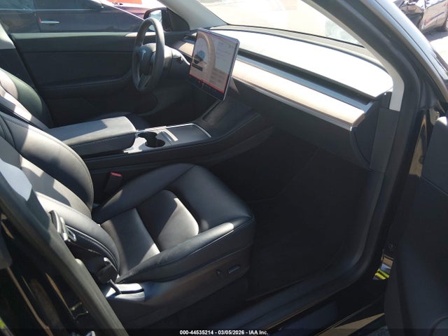 44535214 :رقم المزاد ، 7SAYGDEE3NF352270 vin ، 2022 Tesla Model Y Long Range Dual Motor All-wheel Drive مزاد بيع
