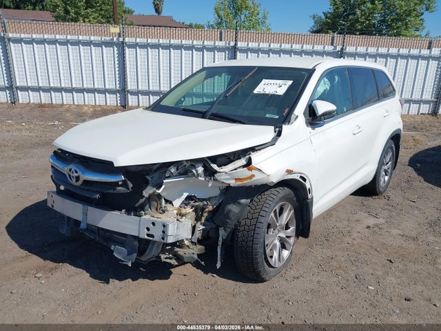 Toyota Highlander Le Plus V6 2015 5TDBKRFH6FS140967 Image 2
