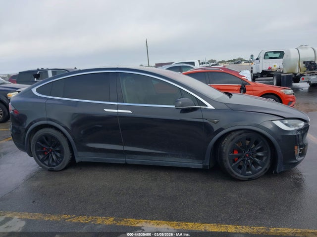 Продаж на аукціоні авто 2016 Tesla Model X 75d/p100d/p90d, vin: 5YJXCBE40GF000900, номер лоту: 44535400