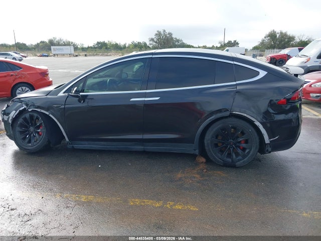 Продаж на аукціоні авто 2016 Tesla Model X 75d/p100d/p90d, vin: 5YJXCBE40GF000900, номер лоту: 44535400